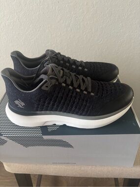 NIB Rabbit Dream Chaser Running Shoes Black Carbon Trax Mens 12 Medium